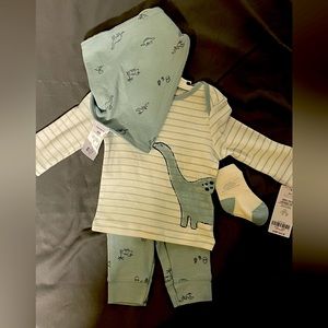 NWT Carters Pajamas One Size 3mo with matching socks